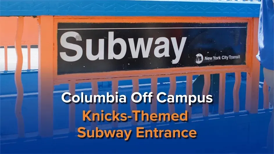 knicks-themed subway entrance